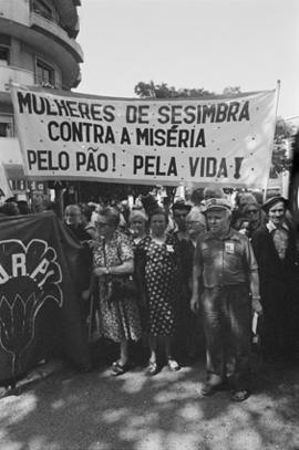 Manifestação de repúdio ao Governo, frente ao Ministério dos Assuntos Sociais, em Lisboa.